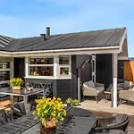 Sjarlotte - 100m From The Sea By Interhome *