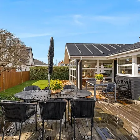 Sjarlotte - 100m From The Sea By Interhome