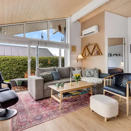Vakantiehuis Sjarlotte - 100m From The Sea By Interhome